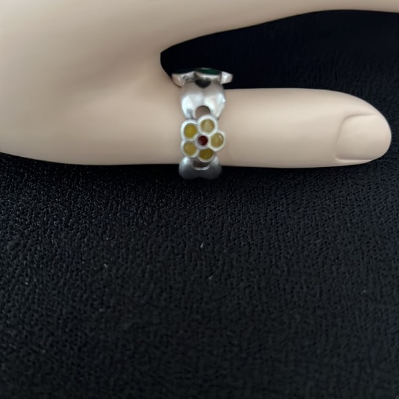 Gucci Flower Ring With Three Different Colored Flower Design - Picture 4 of 10
